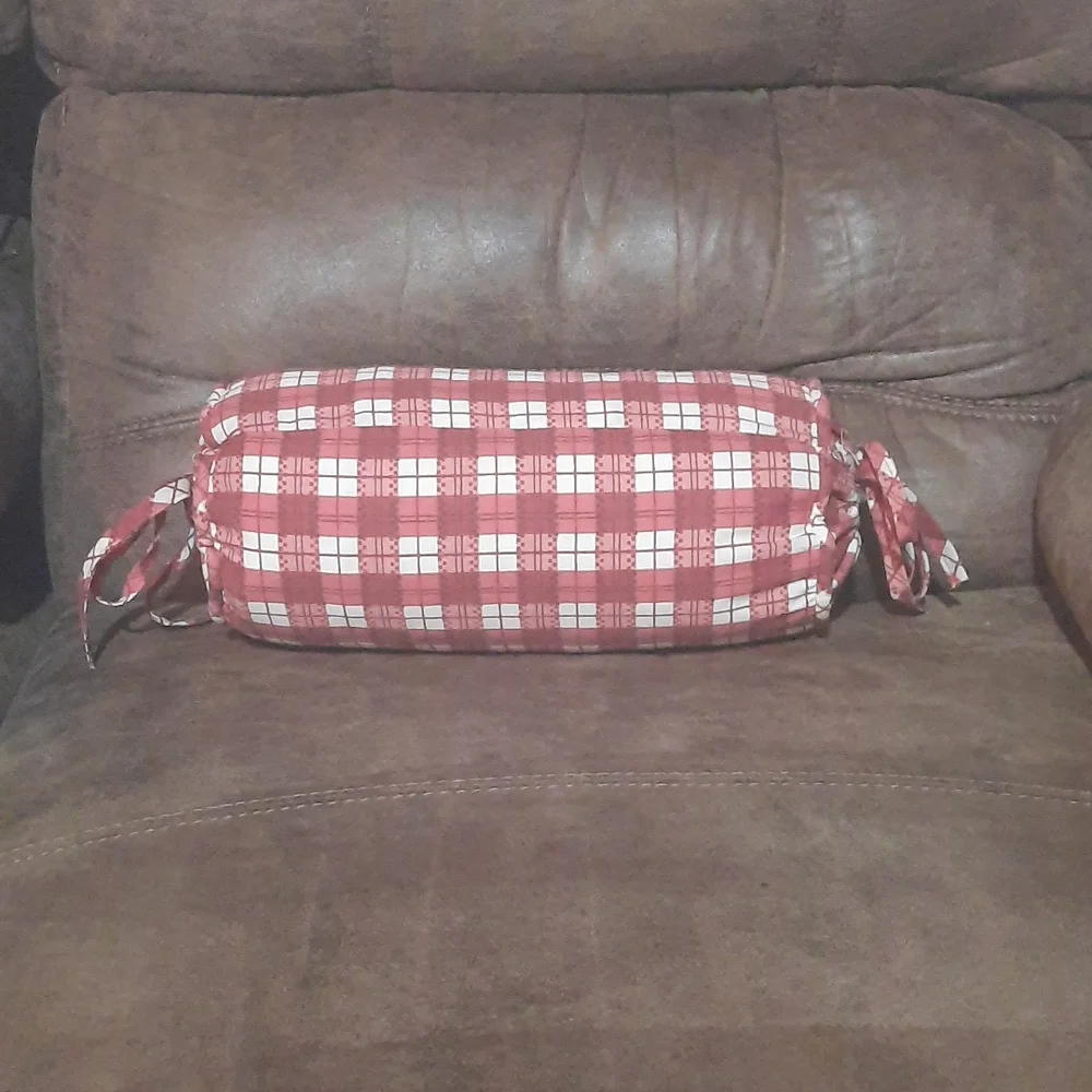 Neck roll pillow